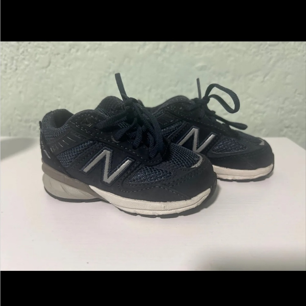 NEW BALANCE 990 V3 Navy SIZE 4 KIDS / Infants